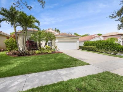 7136 Se Twin Oaks Circle, House other with 3 bedrooms, 2 bathrooms and 2 parking in Stuart FL | Image 1