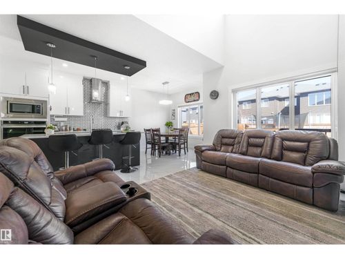 16212 32 Ave Sw, Edmonton, AB, T6W4P2 | Card Image