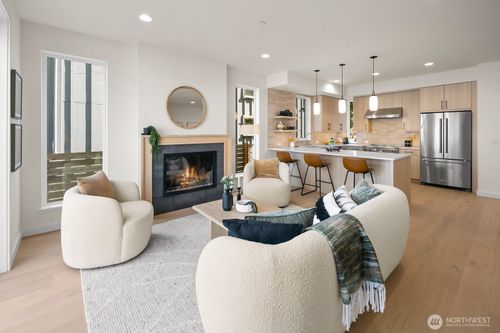 2851 Nw 70th St, Seattle, WA, 98117-6240 | Card Image