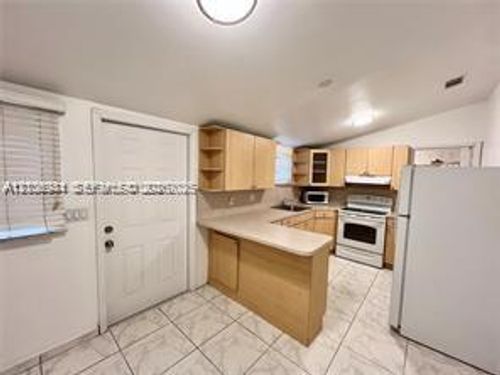 rear-1674 Ne 174th St, North Miami Beach, FL, 33162-1439 | Card Image