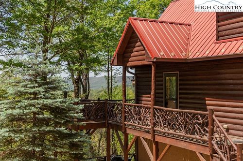 142 Fawn Ln, Purlear, NC, 28665-8847 | Card Image