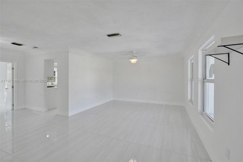 8436 Southampton Dr, Miramar, FL, 33025-2831 | Card Image