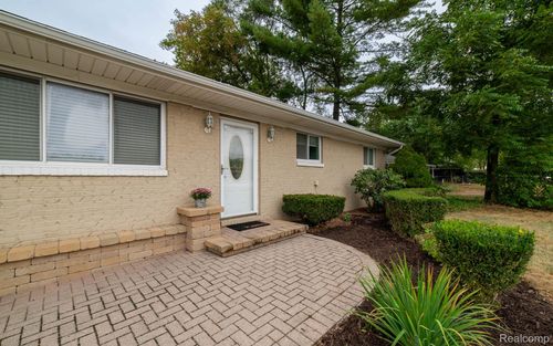 46555 Dequindre Rd, Rochester Hills, MI, 48307-4879 | Card Image