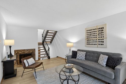 82-3250 Hill Ridge Dr, Eagan, MN, 55121-1713 | Card Image