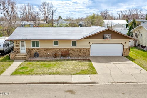 709 15th Street W, Williston, ND, 58801 | Card Image