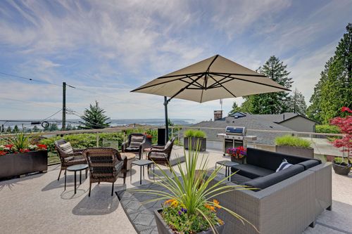 3821 Lonsdale Ave, North Vancouver, BC, V7N3K8 | Card Image