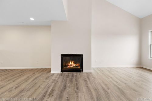29426 Glen Oaks Blvd W, Farmington Hills, MI, 48334-2931 | Card Image