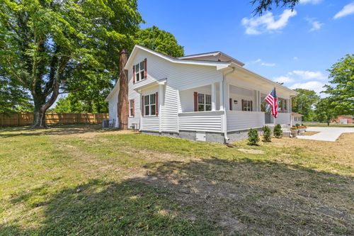 3217 Church St, Burns, TN, 37029-6211 | Card Image