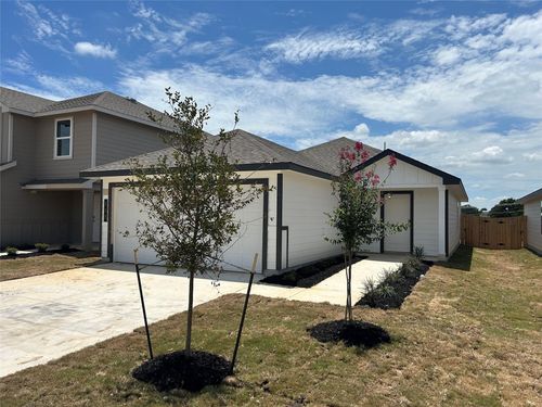 117 Mullins Dr, Rockdale, TX, 76567-2290 | Card Image