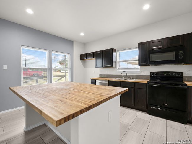 731 Cimarron, House other with 3 bedrooms, 2 bathrooms and null parking in Spring Branch TX | Image 6