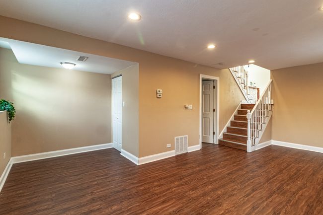 427 Brittany Ln, House other with 3 bedrooms, 2 bathrooms and 2 parking in Lindenhurst IL | Image 17