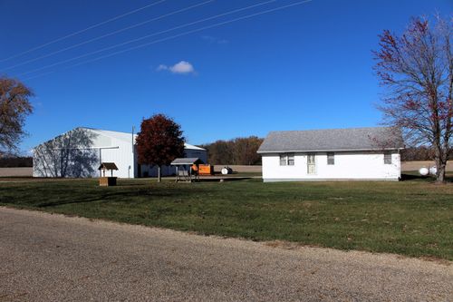 17395 Swisher Hill Rd, Dewitt, IL, 61735-9419 | Card Image
