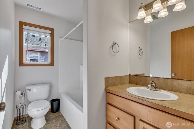 Upper Full Hall Bath | Image 30