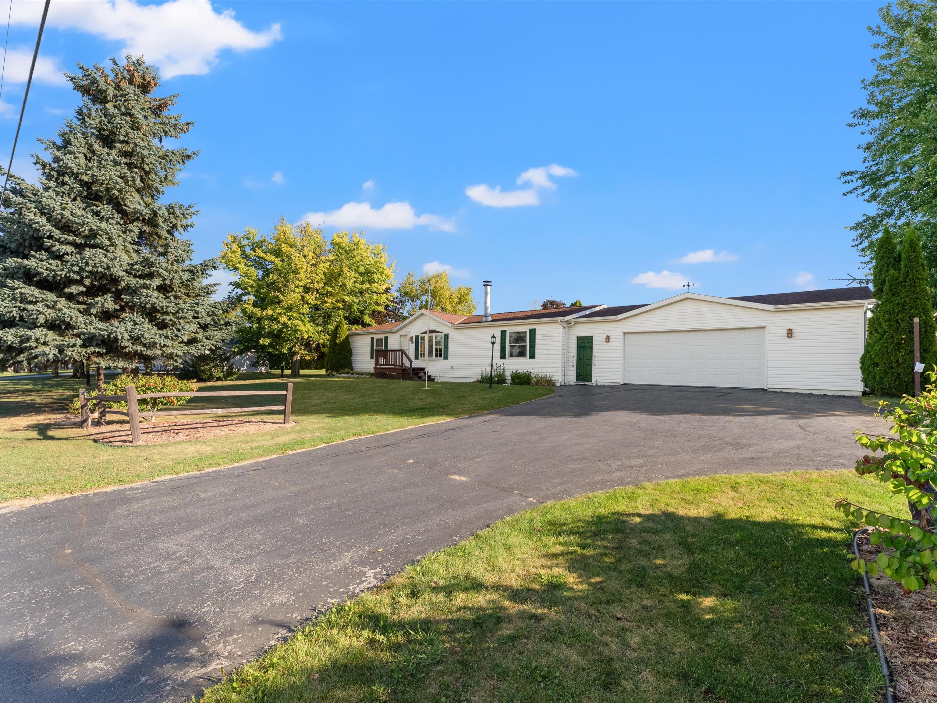 Packer Dr, Manitowoc, WI 54220