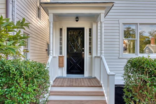 151 Central Ave, Greenport, NY, 11944-1415 | Card Image