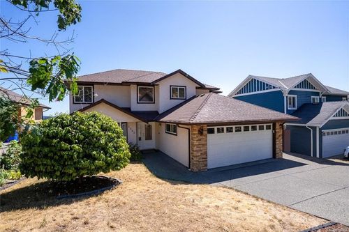 2562 Crystalview Dr, Langford, BC, V9B6M8 | Card Image