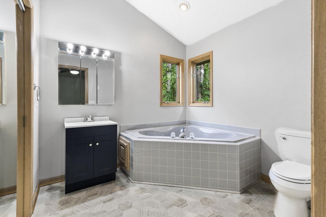 Primary Bathroom | Image 11