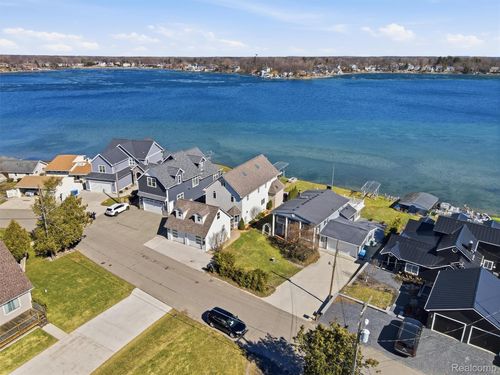 12183 Margaret Dr, Fenton, MI, 48430-8855 | Card Image