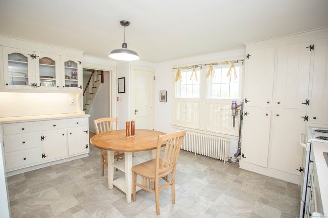 62 Lynde St, House other with 4 bedrooms, 2 bathrooms and 4 parking in Old Saybrook CT | Image 14