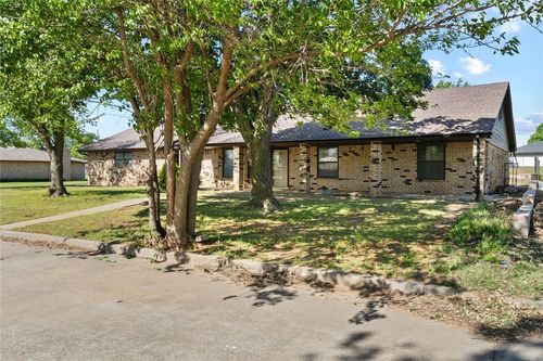 901 N Brewer Ave, Hydro, OK, 73048-8404 | Card Image