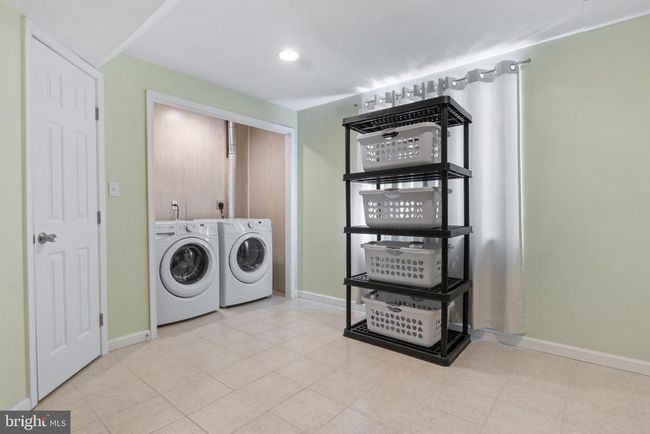 265 Lakeview Dr, House other with 4 bedrooms, 4 bathrooms and null parking in Spring Grove PA | Image 40