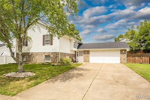 2109 Graystone Dr, Saint Charles, MO, 63303-4633 | Card Image