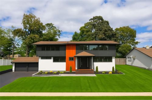 105 Kristen Ct, Warwick, RI, 02888-5519 | Card Image