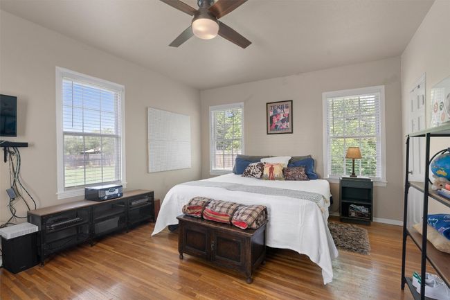1922 W Lake Dr, House other with 3 bedrooms, 2 bathrooms and 6 parking in Taylor TX | Image 27