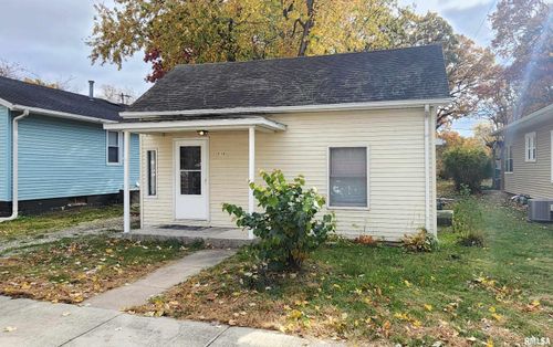 416 E Washington St, Riverton, IL, 62561-8148 | Card Image