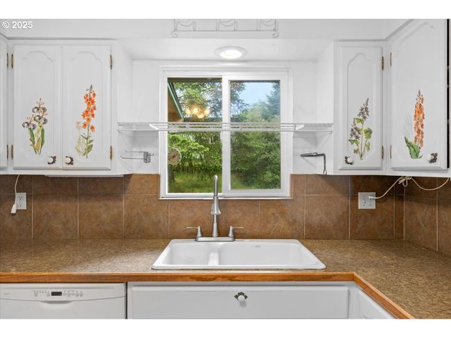 744 Ne Craig St, House other with 4 bedrooms, 3 bathrooms and 2 parking in Myrtle Creek OR | Image 10
