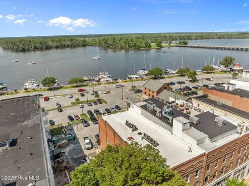 205-183 W Main St, Washington, NC, 27889-4943 | Card Image