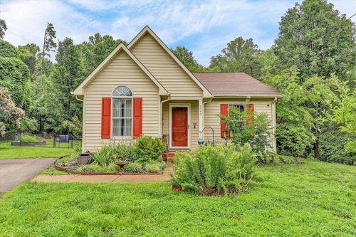 123 Pebble Rd, Martinsville, VA, 24112-2140 | Card Image