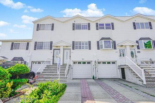 499 Medina St, Staten Island, NY, 10306-4452 | Card Image