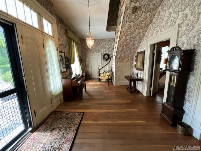 Foyer looking left | Image 20