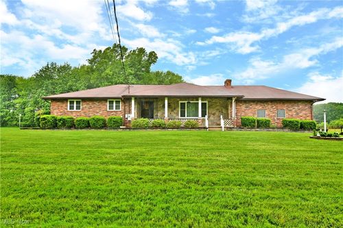 894 Bedford Road, Lowellville, OH, 44436 | Card Image