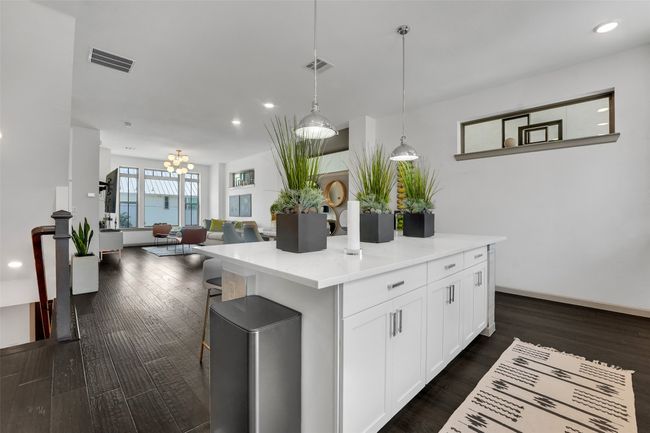 1014 Manacor Ln, House other with 3 bedrooms, 4 bathrooms and null parking in Dallas TX | Image 16