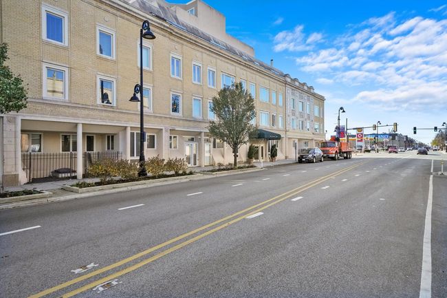 APT-209 - 6337 Roosevelt Rd, Condo with 2 bedrooms, 2 bathrooms and 2 parking in Berwyn IL | Image 4
