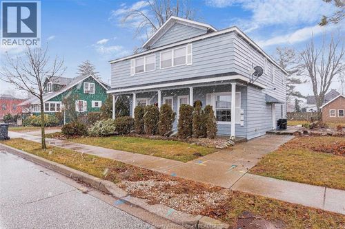 {{alt}} | Card Image