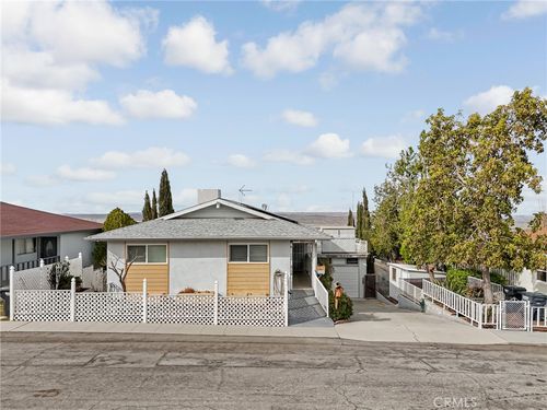 726 D St, Taft, CA, 93268-3724 | Card Image
