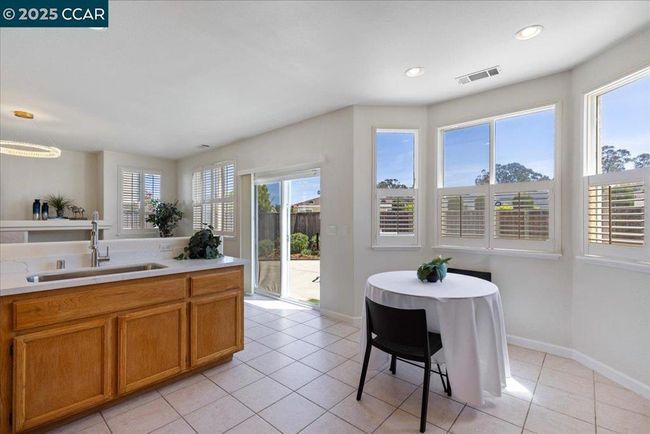 318 Titan Way, House other with 4 bedrooms, 3 bathrooms and 5 parking in Hercules CA | Image 16