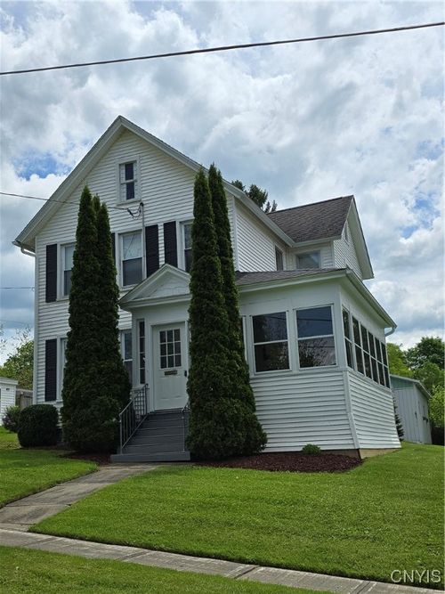 418 Putnam St, Waterville, NY, 13480-1215 | Card Image
