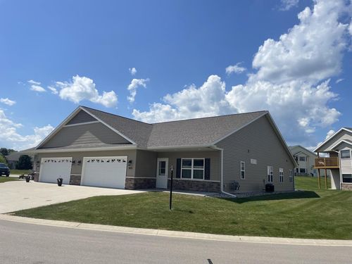 805 Prairie Gardens, Kewaskum, WI, 53040 | Card Image