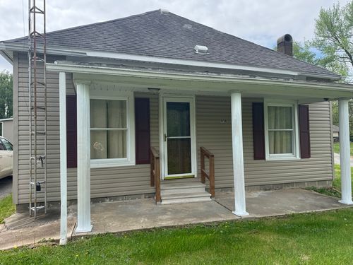 818 E Belleville Avenue, Christopher, IL, 62822 | Card Image