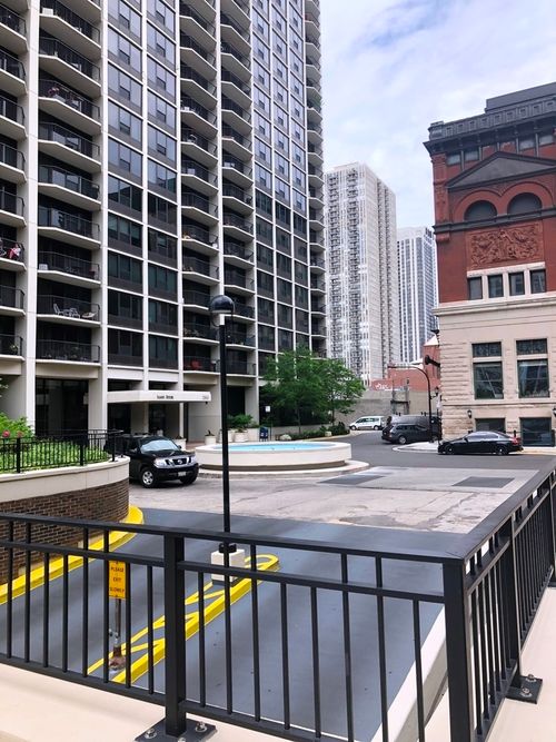 3709-1560 N Sandburg Ter, Chicago, IL, 60610-7734 | Card Image