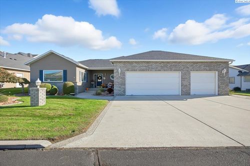 125 Berkshire Ln, Pasco, WA, 99301-6124 | Card Image
