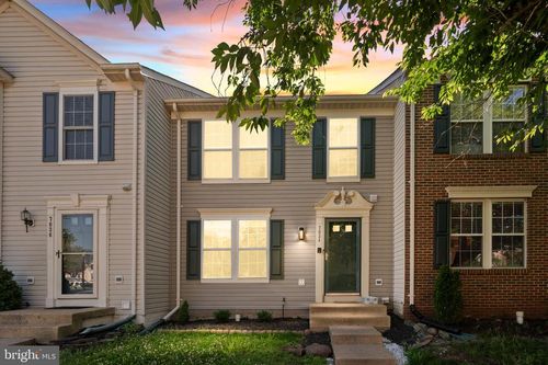 7034 Rogue Forest Ln, GAINESVILLE, VA, 20155-1628 | Card Image