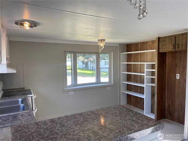 Room for a breakfast table | Image 6