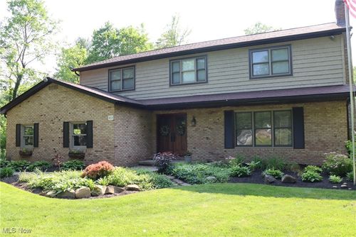 812 Spring Water Dr, Akron, OH, 44333-1452 | Card Image