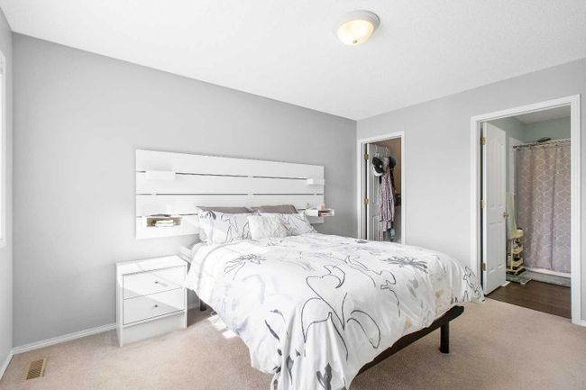 143 Bridlewood Circle Sw, Home with 3 bedrooms, 3 bathrooms and 4 parking in Calgary AB | Image 25