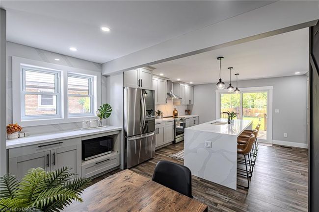 112 Wood St, House other with 5 bedrooms, 2 bathrooms and 4 parking in Brantford ON | Image 10